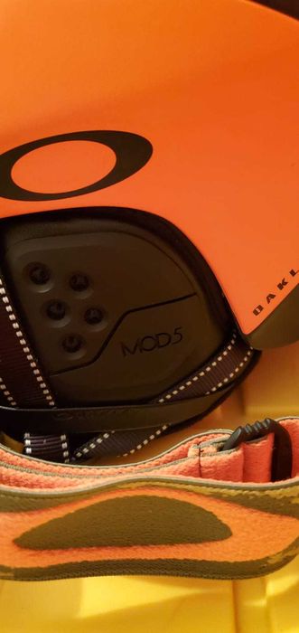 Oakley Casca schi Mod 5 si ochelari Oakley Flight Deck