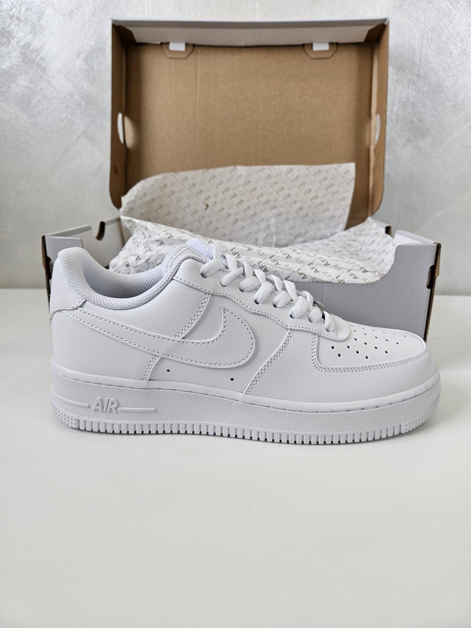 NIKE Air Force 1 White