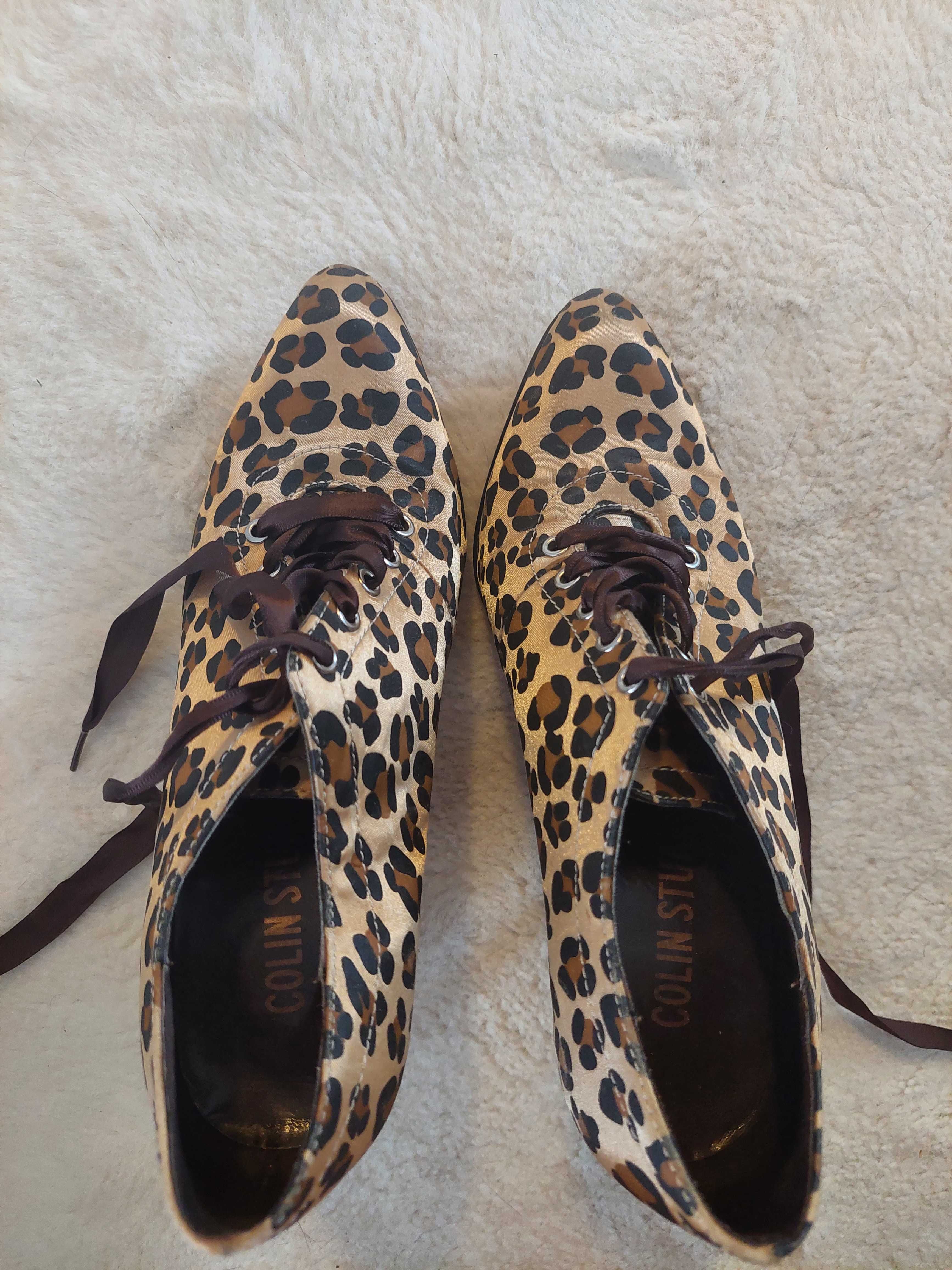 Botine animal print cu toc si siret