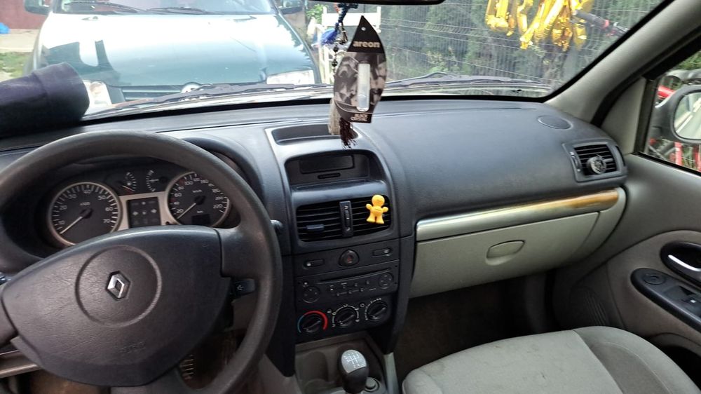 Vând Renault clio2