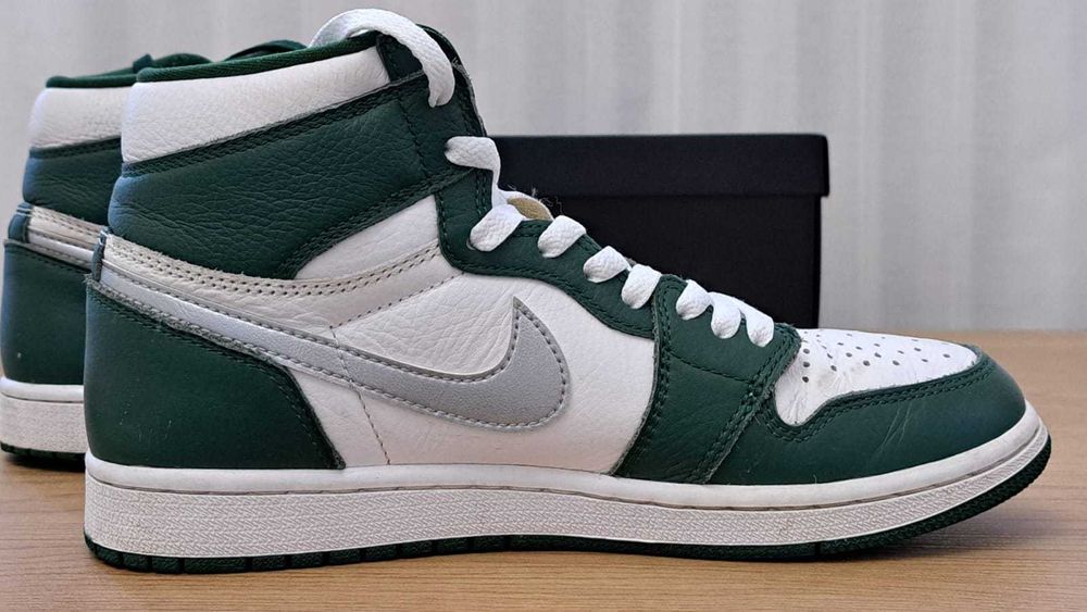 Jordan 1 Retro High OG
Gorge Green marimea 41