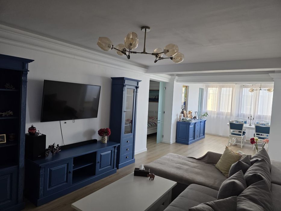 Închiriez apartament 4 camere Faleză Nord, cu vedere la mare