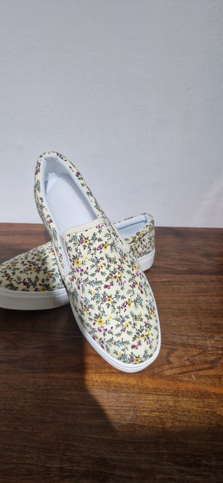 Espadrile noi cu eticheta Vans marimea 42