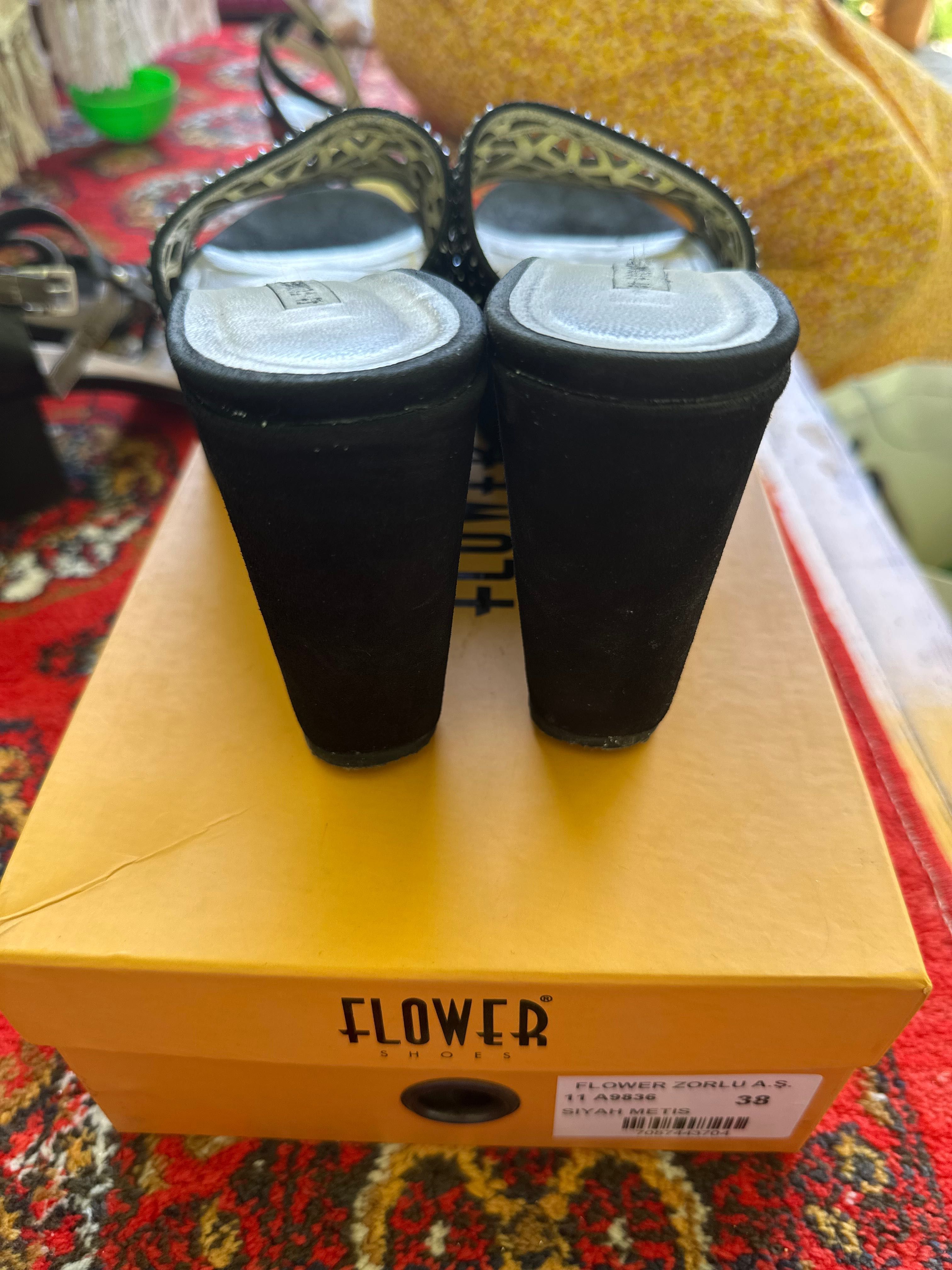 Обувь Flower б/у в идеальном состоянии.