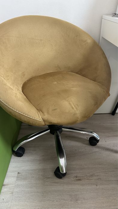 Кресло на колесиках