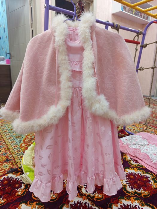 Продается детские нарядные платье для девочек на праздник