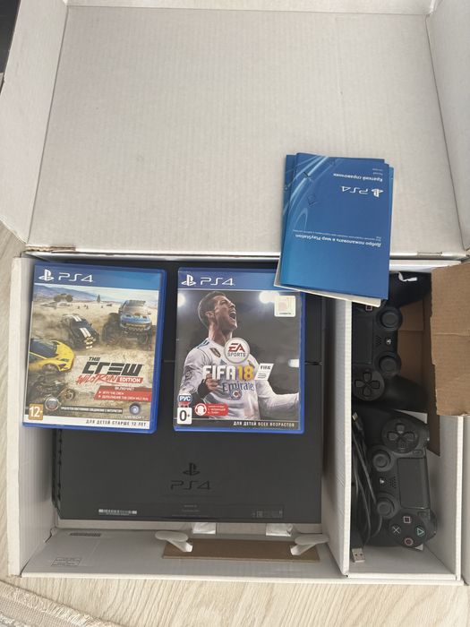Продаю PS4 с комплектом — готова к игре!