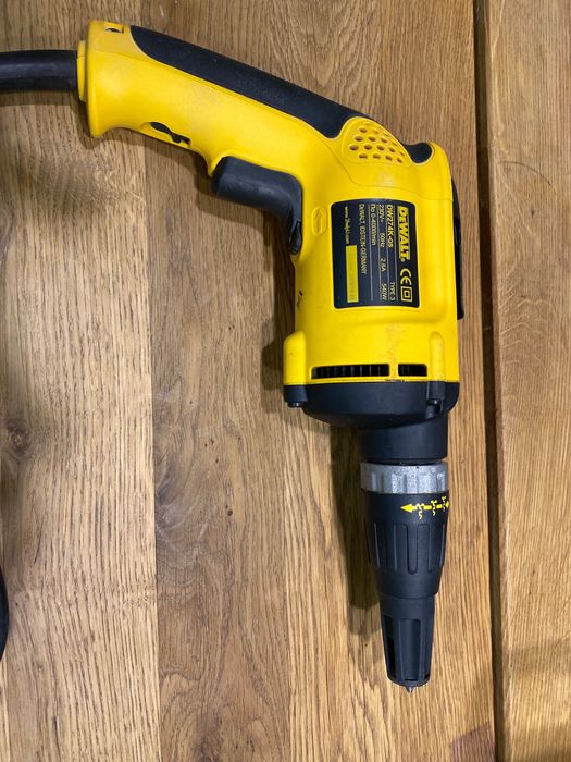 Винтоверт за гипсокартон Dewalt DW 274