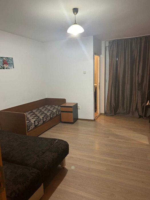 De închiriat garsoniera pentru o studenta