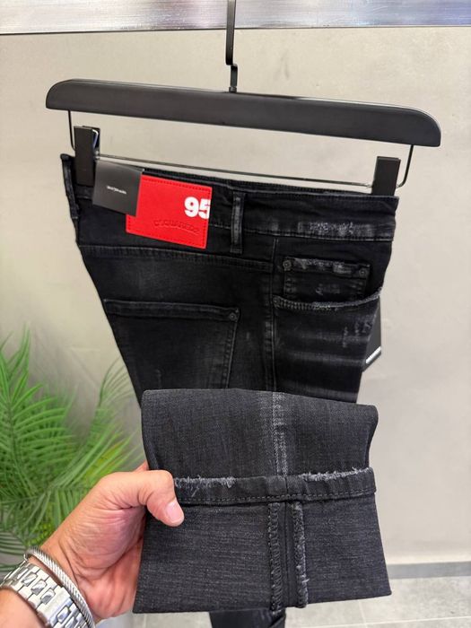 Blugi dsq2 model nou