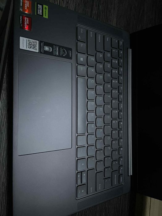 Laptop ultraportabil lenovo yoga pro 7 14APH8
