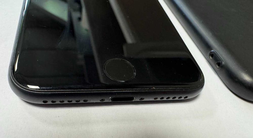 Iphone 8 64GB battery health 89%