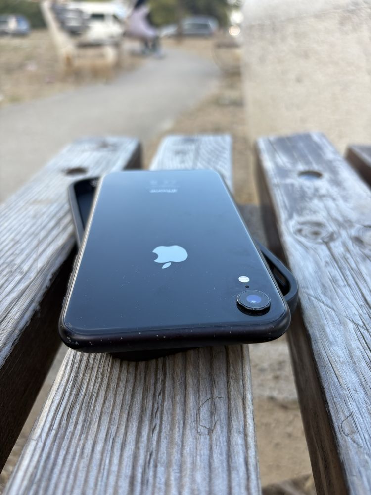 Продавам iphone XR