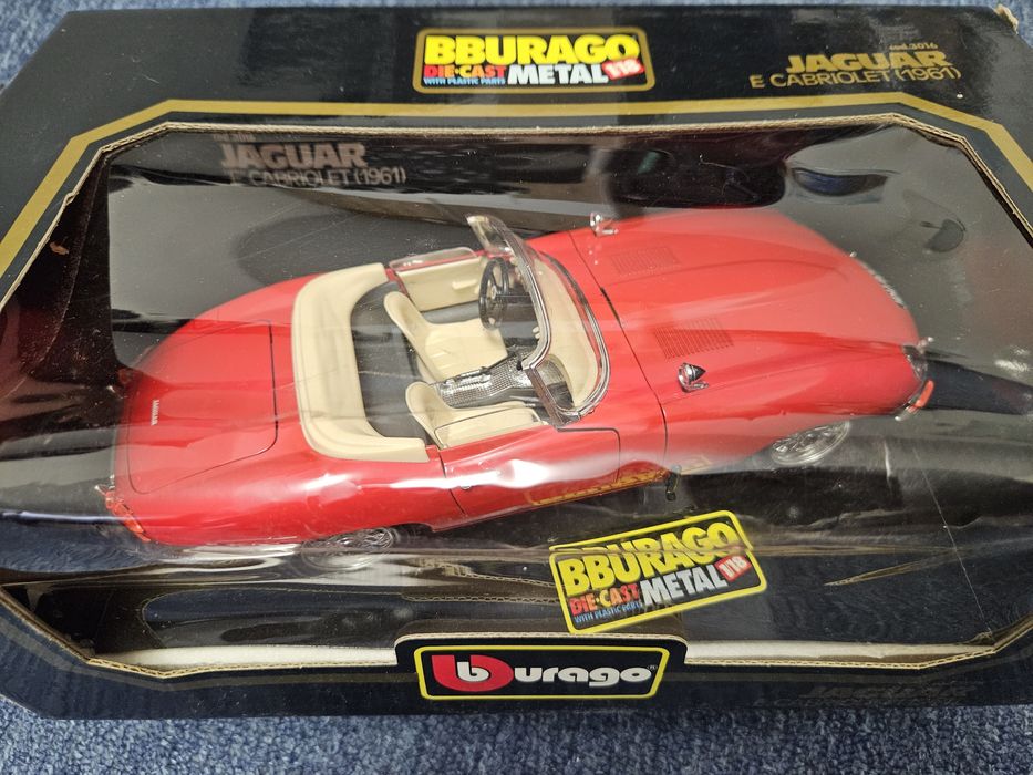 Macheta Die-cast Metal/Plastic Bburago scala 1:18 Jaguar E Cabriolet