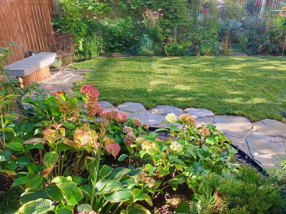 Irigații • Gazon ruloui • Platări tuia• Tuns iarba