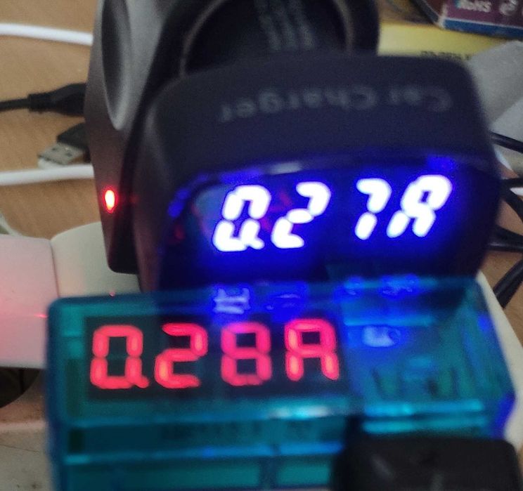 USB зарядно с волтметър на 12-24 волта за автомобили