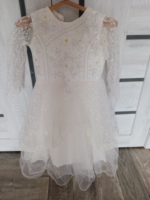 Продам детское новое платье за 5000. На 130