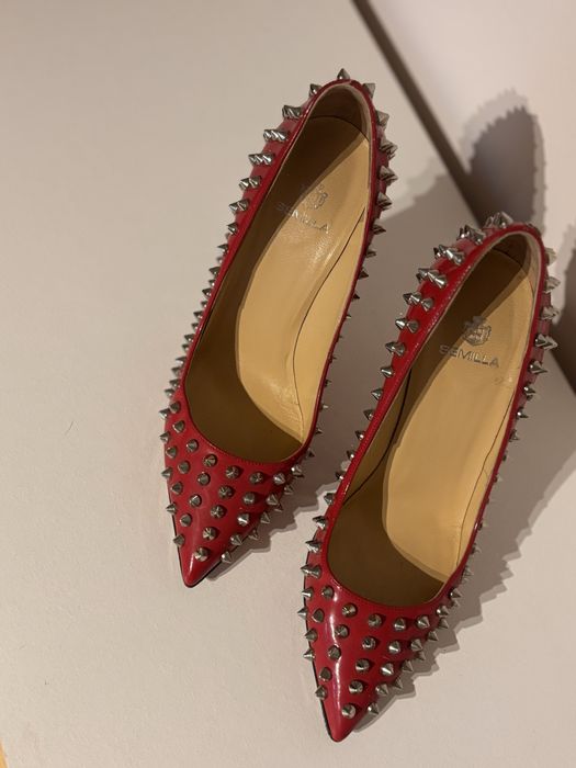 Pantofi roșii cu ținte – mărimea 37 – stare foarte bună