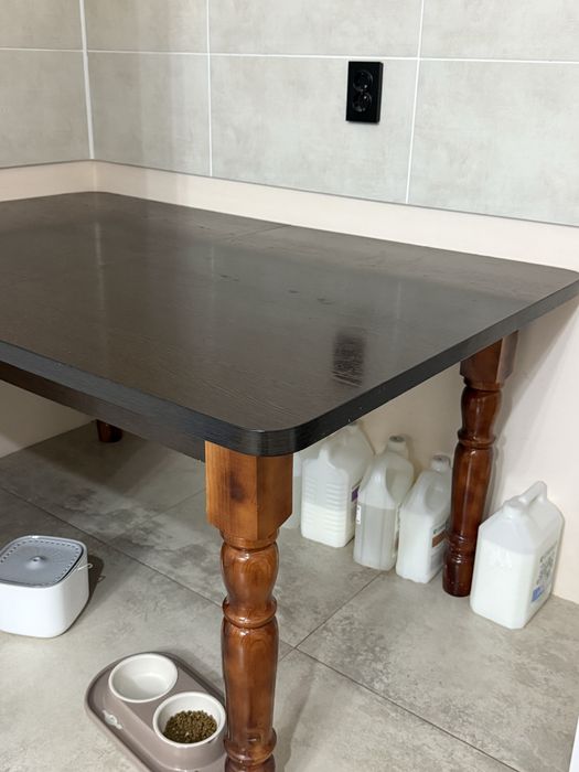 Стол для гостинной