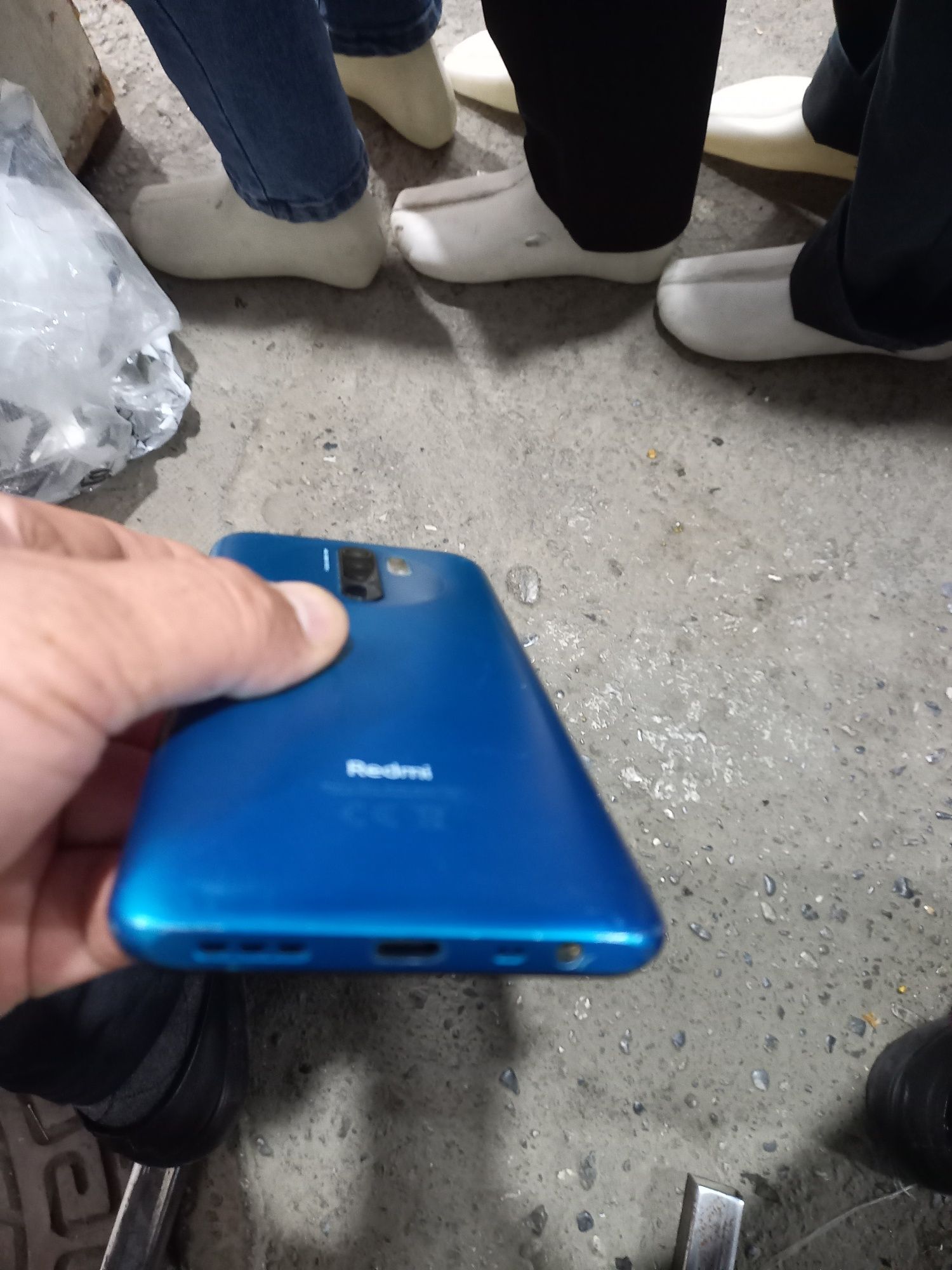 Redmi 9 holati tiniq ideal 32GB hotirasi 2 sim kartasi imeyka bo'gan .