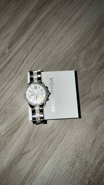 Часовник Michael Kors НОВ !