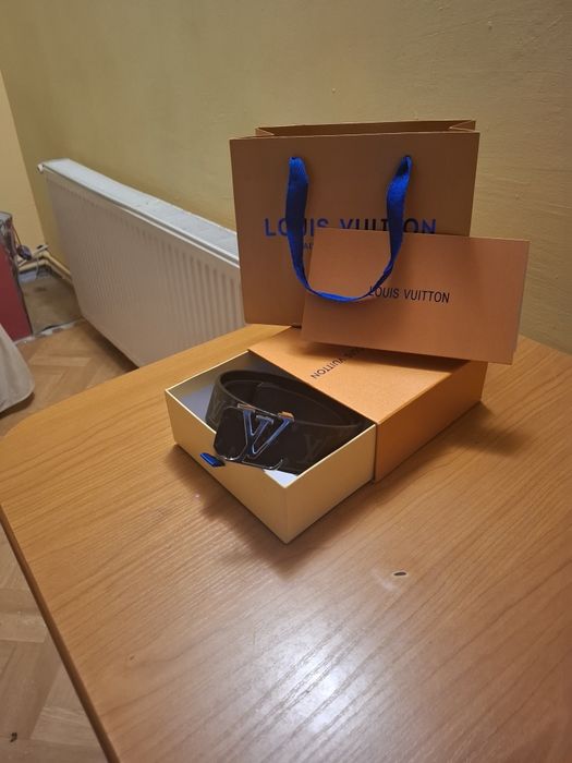 curea Louis Vuitton silver on black