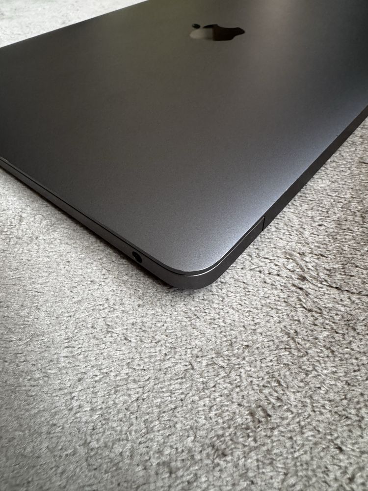 MacBook Air 13” M1 8-cpu/8-gpu/8 ram/512 ssd