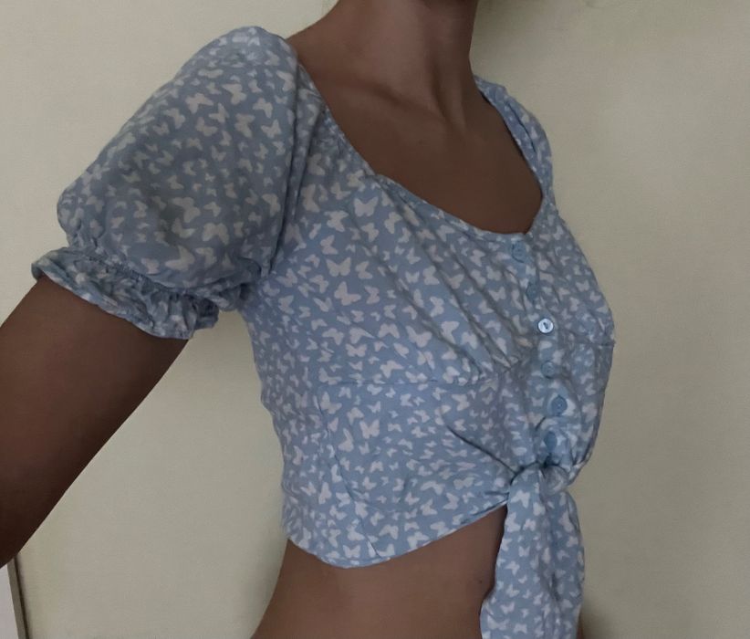 Vând top cu fluturi c&a