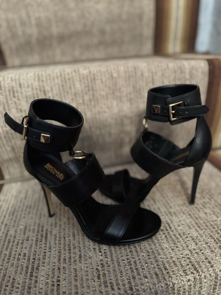 Високи токчета Michael Kors
