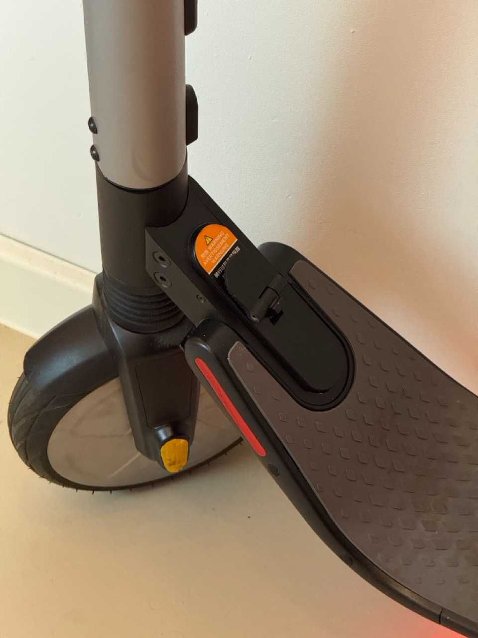Тротинетка Ninebot Kickscooter ES2