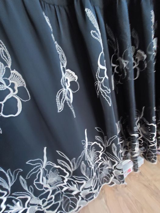 Rochie de ocazie, culoare neagră cu broderie crem nr46  .