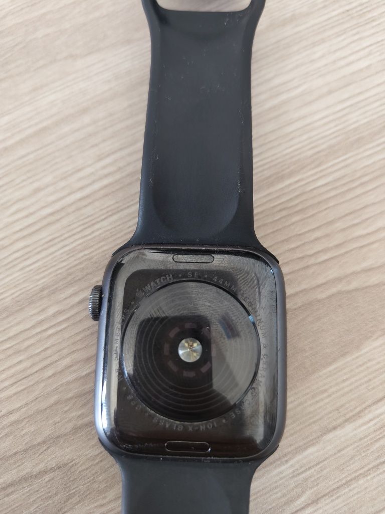 Apple watch se 1, в отличном состоянии