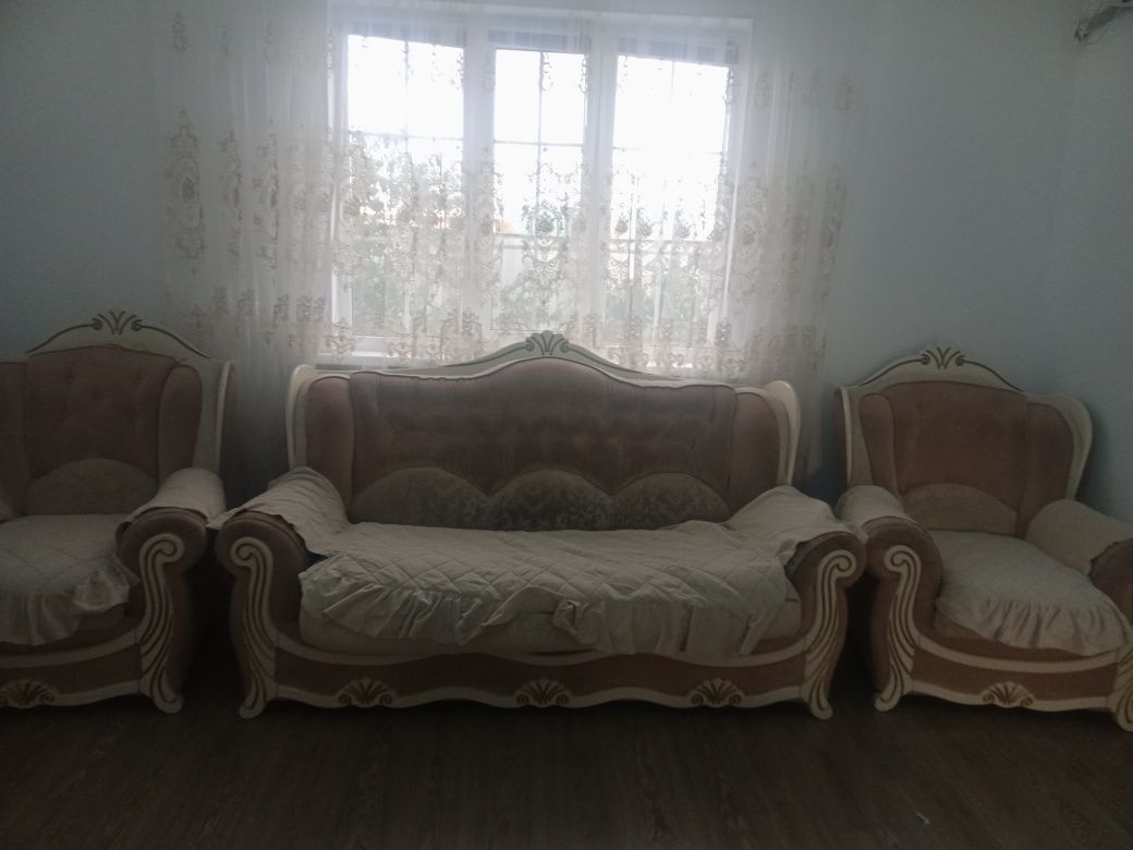 Мягкое мебель диван и кресло