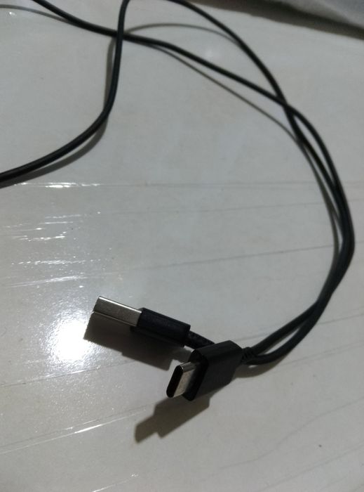 Assortiment (telefon+zaryadchik+chexol) sotiladi !