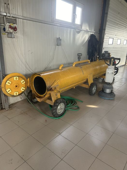 Vand centrifuga de covoare cu perie
