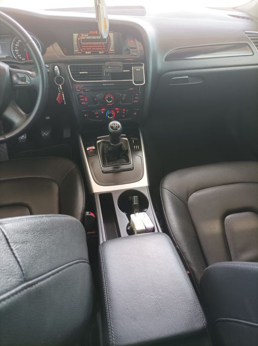 Vând audi A4 b8 motor 2.0