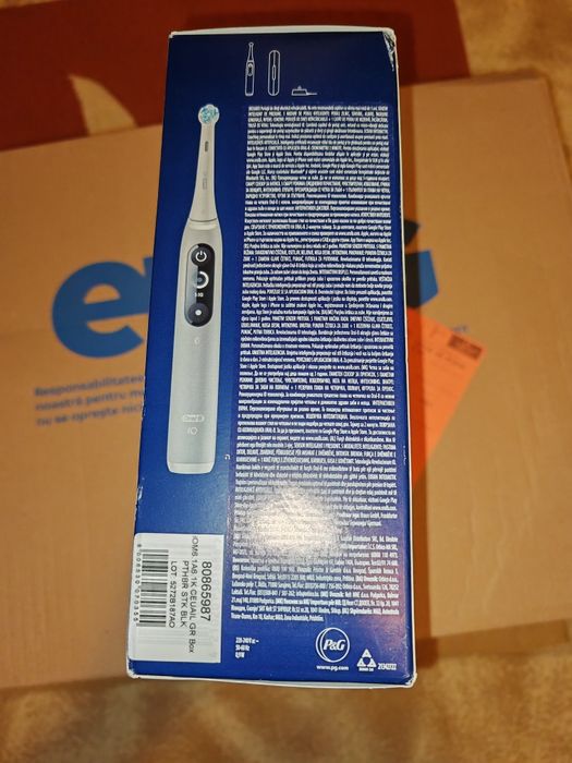 Periuța dinți ORAL B io6 NOUA/24 luni garanție