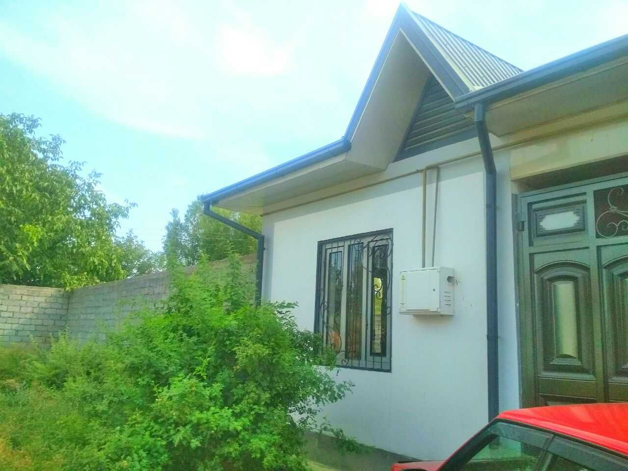 Канал буйида уй  сотувда 3 хона 1.5 сотик + 4 сот Сохил Кибрай рн