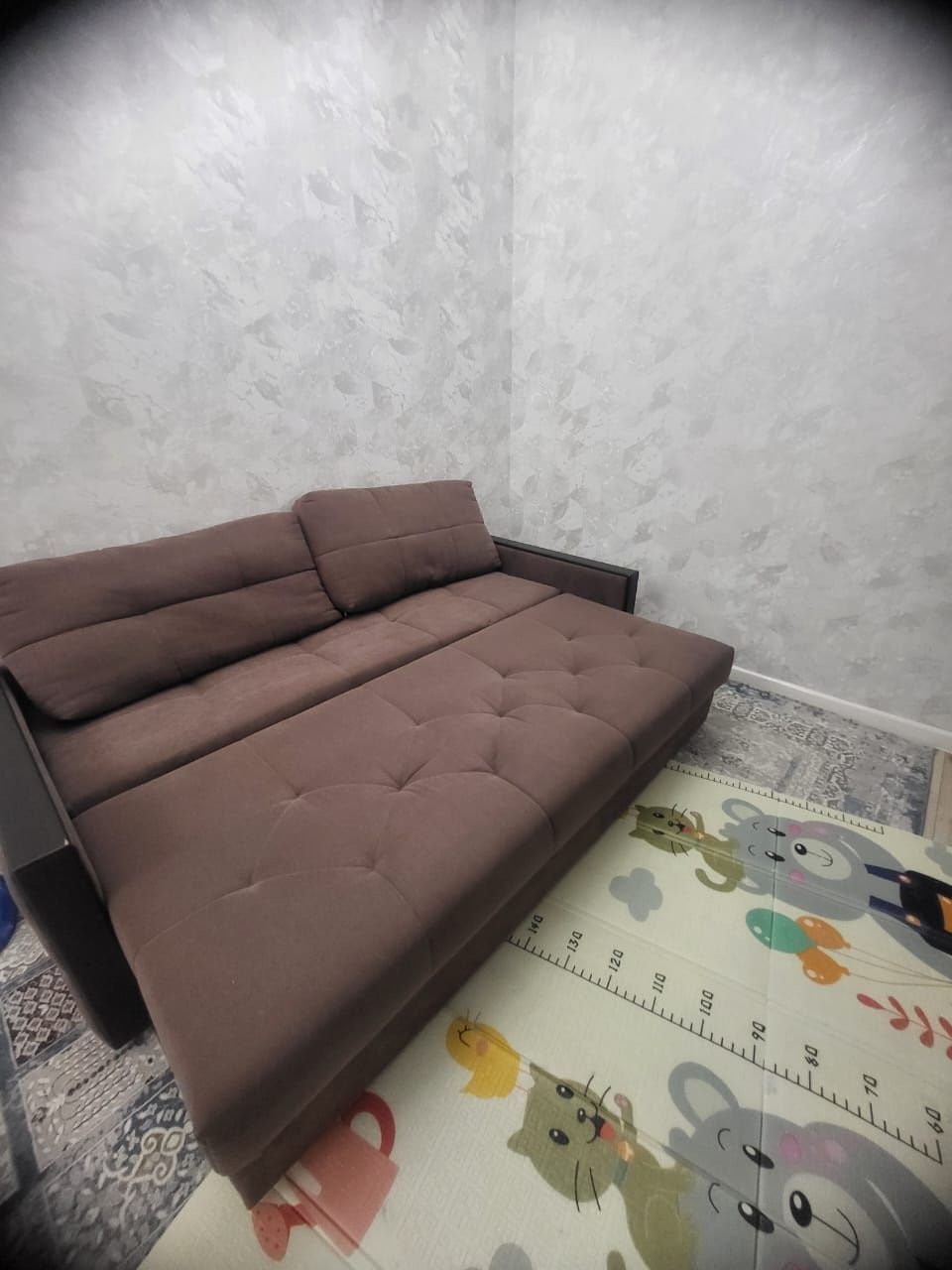 Продаётся диван в хорошем состояние