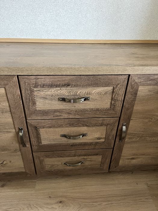 Шкафове и плот комплект в перфектно състояние без забележки