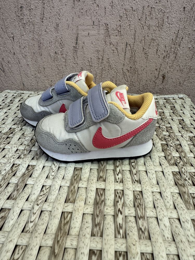 Бебешки маратонки nike за момиче