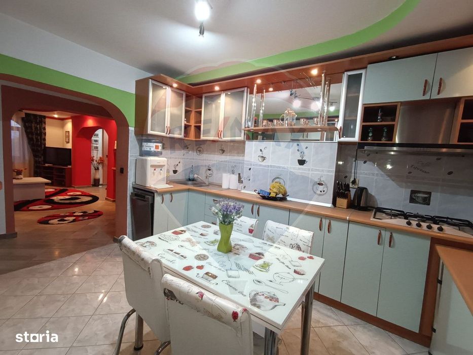 Apartament cu 4 camere de vânzare