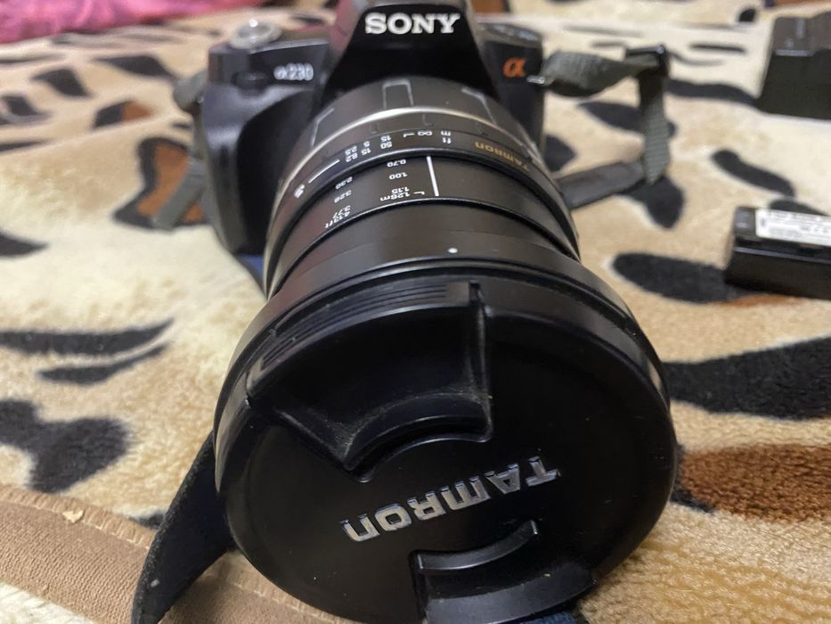 Aparat foto sony A230 + 3 obiective, baterie si incarcator