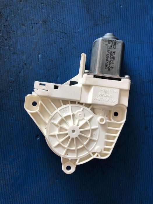 Motoras macara geam stanga spate audi a4 b8