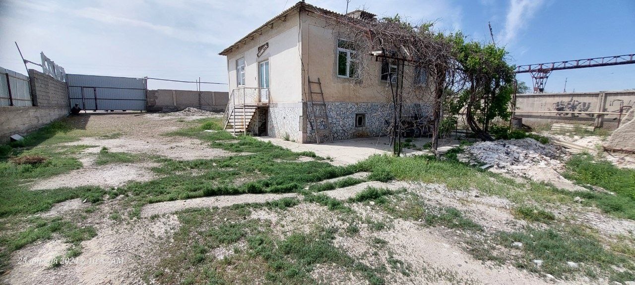 Нотурар бино сотилади