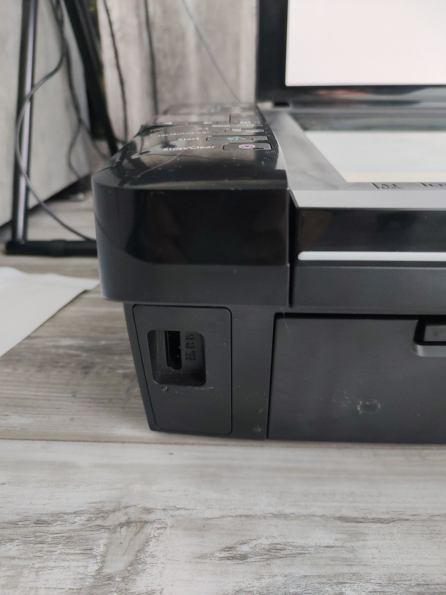 Принтер и скенер Epson Stylus SX218 и само принтер по стар