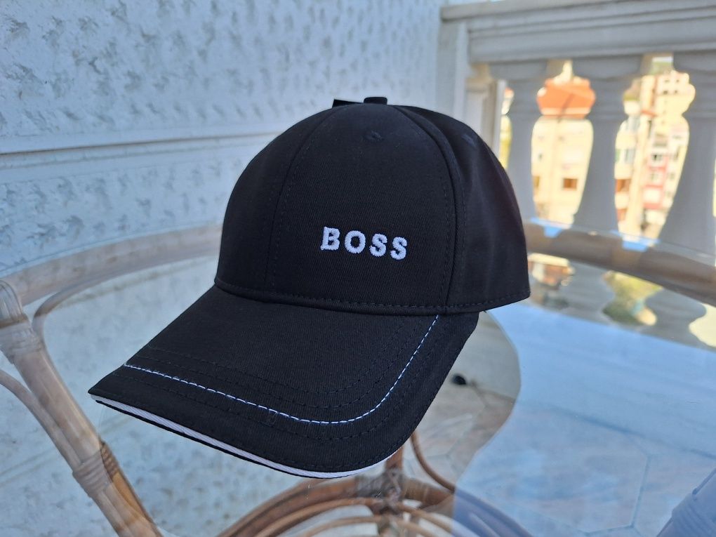 Шапки с козирка BOSS