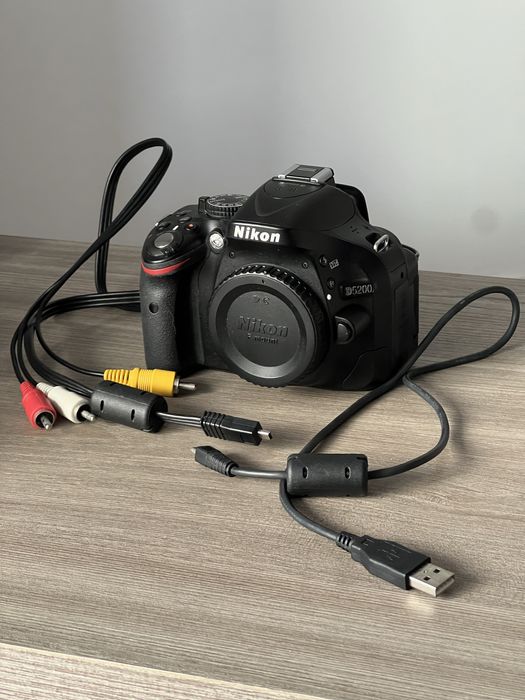 Aparat foto DSLR Nikon D5200 + obiectiv + accesorii
