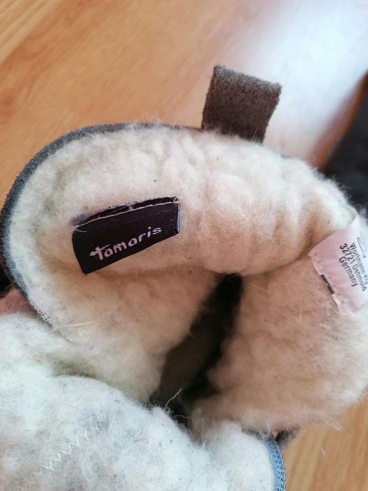 Vând cizme scurte de piele întoarsă cu ciucuri tamaris