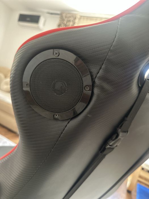Scaun de gaming cu boxe